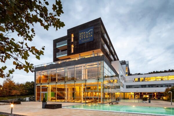 Hotel Outdoor c_Mario Buehner